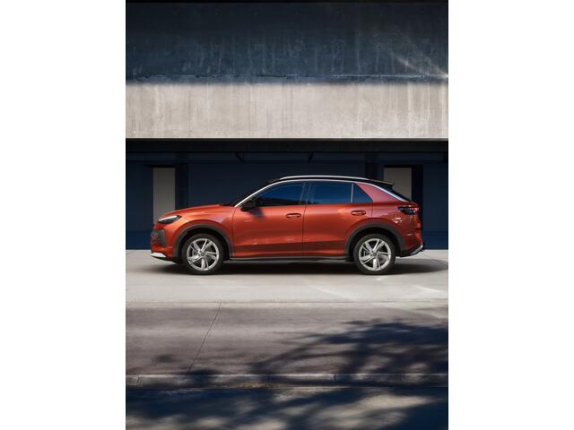 Volkswagen T-Roc Style First Edition | 'App-Connect' draadloze smartphone integratie | 30,5 cm display met 2D en 3D weergave | Achterklep, elektrisch, met sensorgestuurde opening (Easy Open)