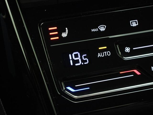 Volkswagen T-Roc 1.5TSI/150PK R-Line DSG · Camera · Navigatie · Apple/Android Car Play · Trekhaak · Garantie tot februari 2027