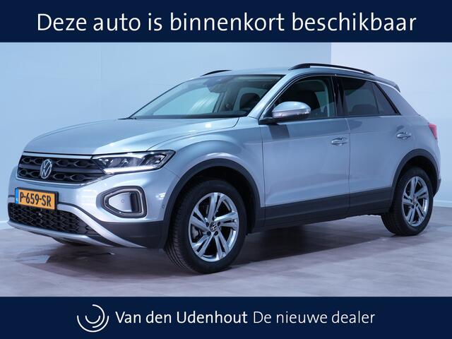Volkswagen T-Roc 1.5 TSI 150pk DSG Life 75 Edition Navigatie via App Camera PDC Trekhaak