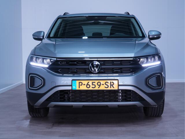 Volkswagen T-Roc 1.5 TSI 150pk DSG Life 75 Edition Navigatie via App Camera PDC Trekhaak
