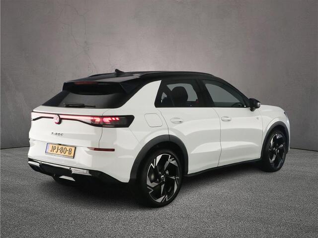 Volkswagen T-Roc R-Line First Edition 1.5 eTSI 150pk DSG Automaat Adaptive cruise control, Black style, LED matrix koplampen, Elektrische achterklep, Navigatie, 360 camera, Achteruitrijcamera