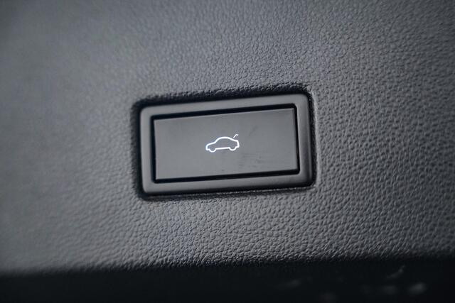 Volkswagen T-Roc 1.5 TSI Sport|Trekhaak|19 inch|Carplay|Camera