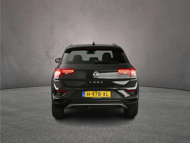 Volkswagen T-Roc Sport 1.5 TSI 150pk DSG Automaat Trekhaak, adaptive cruise control, Elektrische achterklep, Navigatie, Black style, Parkeersensoren, LED koplampen, App connect