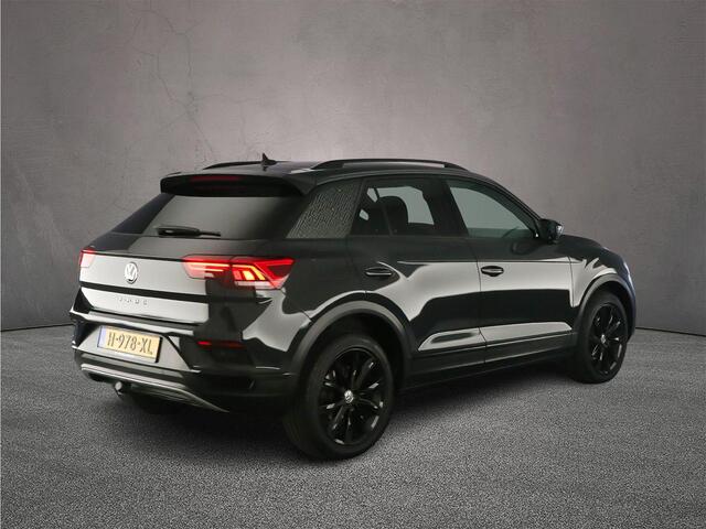 Volkswagen T-Roc Sport 1.5 TSI 150pk DSG Automaat Trekhaak, adaptive cruise control, Elektrische achterklep, Navigatie, Black style, Parkeersensoren, LED koplampen, App connect