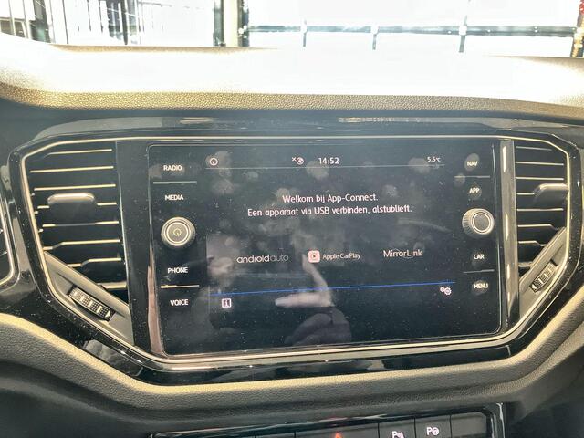 Volkswagen T-Roc 1.5 TSI 150pk Sport · Camera · Trekhaak · Elek. Achterklep · Apple/Android Car Play · Navigatie · 18'' Inch ·