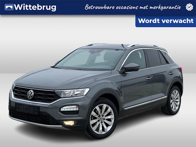 Volkswagen T-Roc 1.5 TSI 150PK Sport / Panoramadak / Achteruitrijcamera / Elektrische Achterklep / Stoelverwarming / Sportonderstel + Sportstoelen