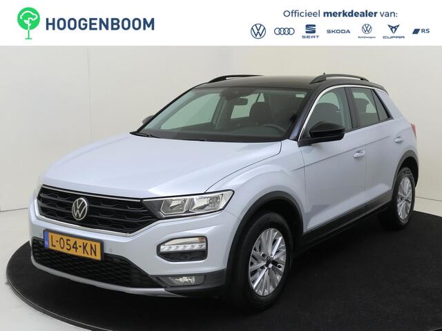 Volkswagen T-Roc 1.0 TSI Style | Achteruitrijcamera | Navigatie | Adaptieve cruise control | Elektrisch inklapbare buitenspiegels | CarPlay | Draadloze telefoonlader | Parkeersensoren |
