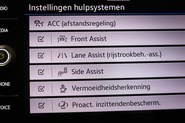 Volkswagen T-Roc 1.5 TSI Style | IQ LIGHT | DAB | PARK ASSIST | CAMERA | TREKHAAK