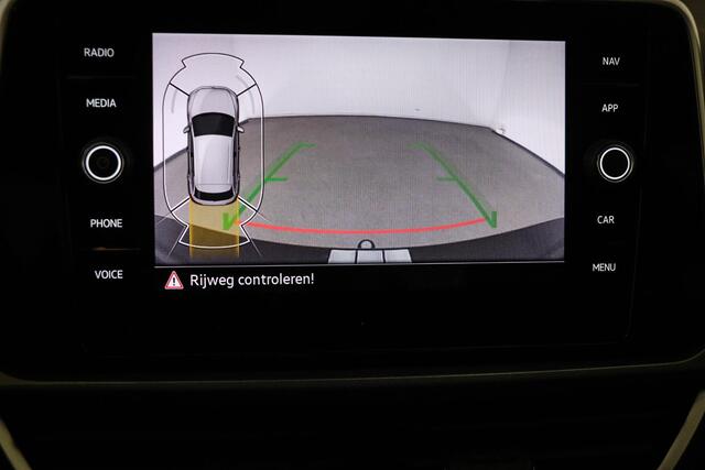 Volkswagen T-Roc 1.5 TSI Style | IQ LIGHT | DAB | PARK ASSIST | CAMERA | TREKHAAK