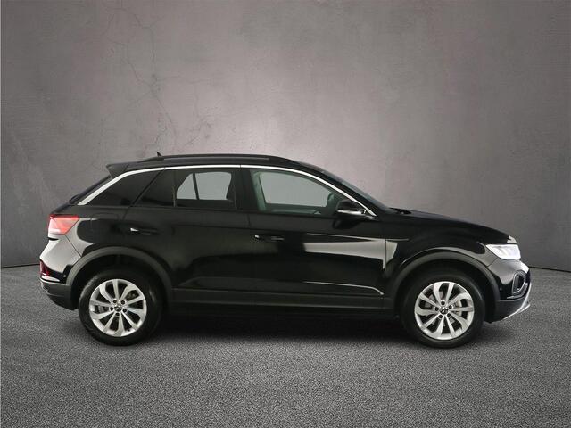 Volkswagen T-Roc Life Edition 1.5 TSI 150pk DSG Automaat Adaptive cruise control, Achteruitrijcamera, LED koplampen, App connect, Parkeersensoren, Airco, DAB, Radio