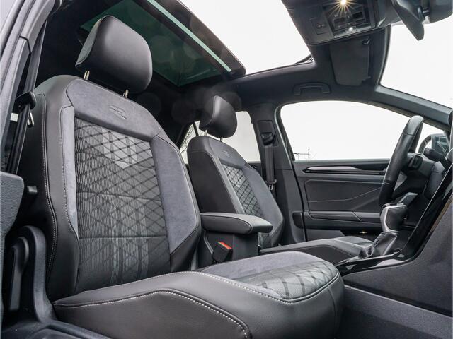 Volkswagen T-Roc 1.5 TSI R-Line PANO 19 INCH IQ LIGHT CAMERA VIRTUAL DASH APAD CRUISE