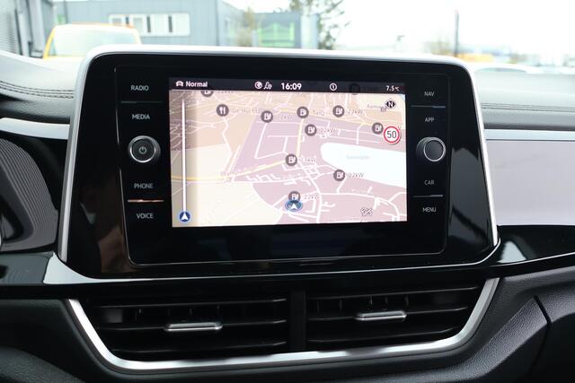 Volkswagen T-Roc 1.5 TSI OPF DSG R-Line 1e Eigenaar | Volledig Onderh | BTW | R-Line | Camera | Stoelverwarming | Massage | Navi | Carplay | Ad Cruise | Full Led | DAB | PDC | Aanhangerassist