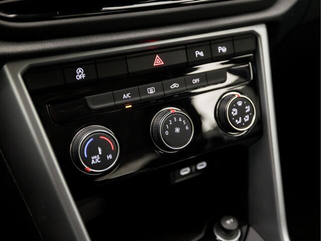 Volkswagen T-Roc 1.5 TSI Life Sport 150Pk Automaat (VIRTUAL COCKPIT, APPLE CARPLAY, PARKEERSENSOREN, TREKHAAK, SPORTSTOELEN, LED KOPLAMPEN, ADAPTIVE CRUISE, NIEUWE APK, NIEUWSTAAT)