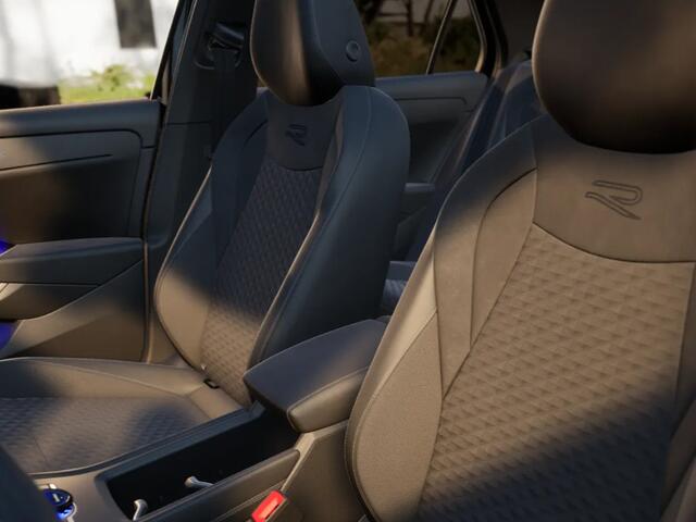 Volkswagen T-Roc R-Line First Edition 1.5 eTSI 150 PK 7 versn. DSG · Electrische achterklep · Panoramaschuif-kanteldak · Trekhaak ·