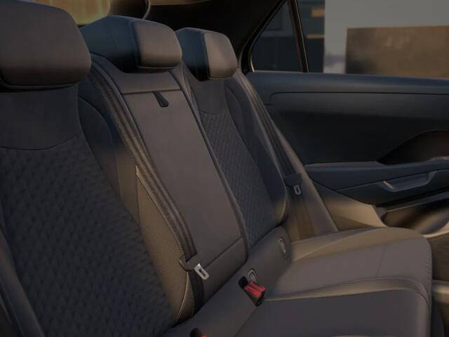 Volkswagen T-Roc R-Line First Edition 1.5 eTSI 150 PK 7 versn. DSG · Black style pakket · Panoramaschuif-kanteldak