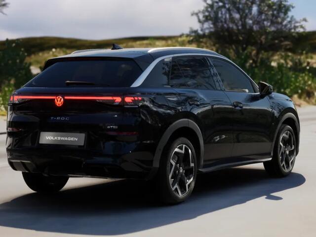 Volkswagen T-Roc R-Line First Edition 1.5 eTSI 150 PK 7 versn. DSG · Electrische Achterklep · Draadloze telefoonlader ·