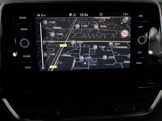 Volkswagen T-Roc 1.5 TSI R-Line 150 PK DSG | Navigatie | Trekhaak afneembaar | ErgoActive Stoel Pakket | Parkeercamera |