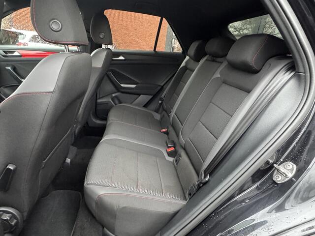 Volkswagen T-Roc 1.5 TSI Style // BEATS AUDIO // TREKHAAK // NAVI // PDC // ADAPTIVE CRUISE // APPLE CARPLAY - ANDROID AUTO // STOELVERWARMING //