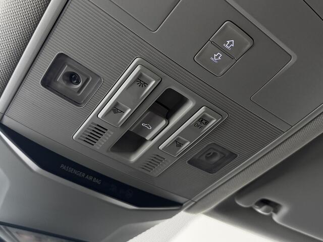 Volkswagen T-Roc 1.0 TSI Style Business | Navigatie | Panoramadak | PDC V + A | Cruise Control Adaptief |