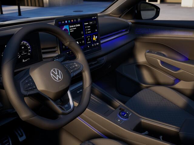 Volkswagen T-Roc 1.5 eTsi R-Line First Edition | Trekhaak | Black Style | Full LED | Stoel- & Stuurverwarming | Camera |