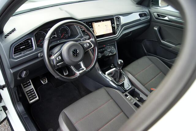 Volkswagen T-Roc 1.5 TSI Sport Navi,Clima,Trekhaak,pdc,RIJKLAARPRIJS!!