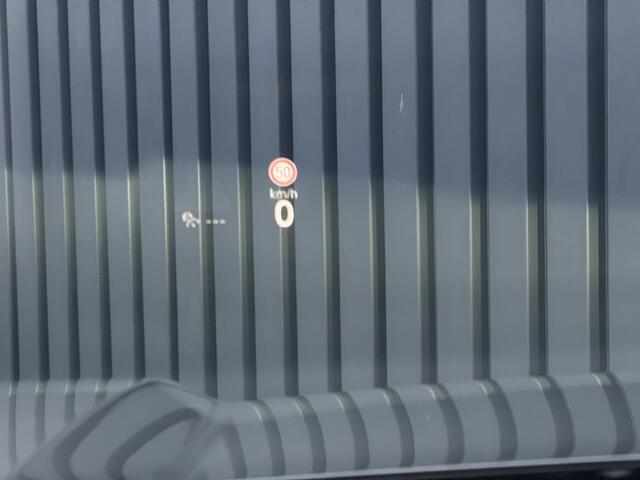 Volkswagen T-Roc 1.5 eTsi R-Line First Edition | Trekhaak wegkl. | 360 Camera | Panodak | Harman/Kardon | Prijs Rijklaar!!