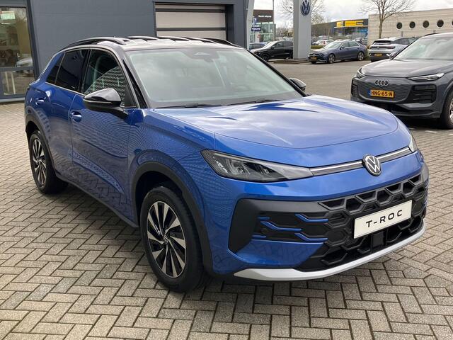Volkswagen T-Roc Life First Edition 1.5 eTSI 85 kW / 116 PK DSG | Trekhaak wegklapbaar | Multimedia pakket | Ambient pakket | Tech pakket |