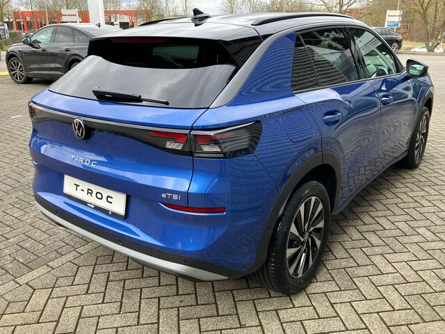Volkswagen T-Roc Life First Edition 1.5 eTSI 85 kW / 116 PK DSG | Trekhaak wegklapbaar | Multimedia pakket | Ambient pakket | Tech pakket |