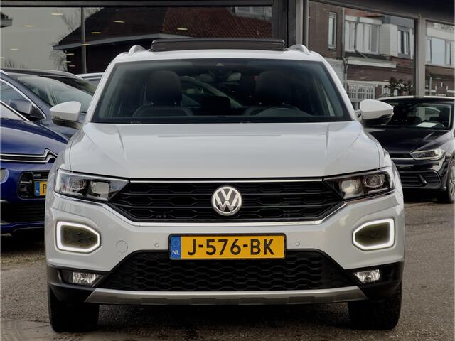 Volkswagen T-Roc 1.5 TSI AUT7 150PK PANODAK NAVI CAMERA DIGI-DASH APPLE-CARPLAY LED LMV PDC