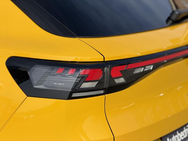 Volkswagen T-Roc 1.5 eTsi R-Line First Edition | HUD | 360° camera | 20 "