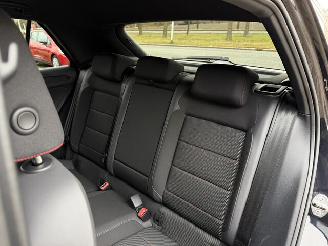 Volkswagen T-Roc 1.5 TSI Sport Automaat / Carplay / Navi / 18" LM / Adap. Cruise. / Parkeersensoren v+a