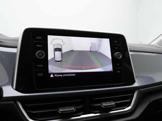 Volkswagen T-Roc 1.5 TSI 150 pk DSG Style | Trekhaak | IQ Light | Achteruitrijcamera | Adaptive Cruise | Stoelverwarming