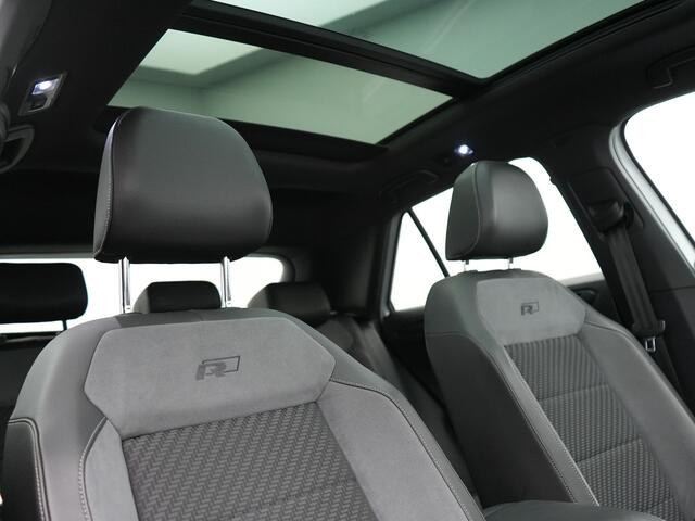 Volkswagen T-Roc 1.5 TSI R-Line 150pk Dealer O.H. | Trekhaak Afn. | Panodak | Adaptive Cruise | Camera | Sportstoelen Verwarmd | Keyless | Apple Carplay | Blis | LED Koplampen | Navigatie | DAB |