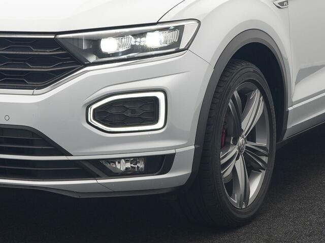 Volkswagen T-Roc 1.5 TSI R-Line 150pk Dealer O.H. | Trekhaak Afn. | Panodak | Adaptive Cruise | Camera | Sportstoelen Verwarmd | Keyless | Apple Carplay | Blis | LED Koplampen | Navigatie | DAB |