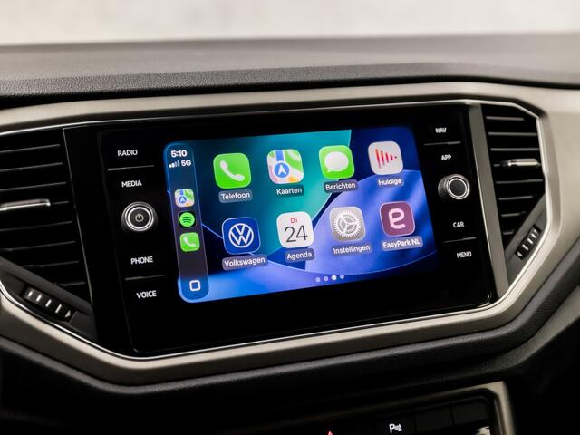 Volkswagen T-Roc 1.0 TSI Sport (APPLE CARPLAY, GROOT NAVI, CLIMATE, PARKEERSENSOREN, SPORTSTOELEN, ADAPTIVE CRUISE, GETINT GLAS, NIEUWSTAAT)