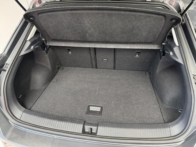 Volkswagen T-Roc 1.0 TSI Life | Stoelverwarming | Navigatie | Climate Control | Parkeersensoren V+A |