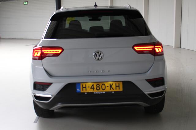 Volkswagen T-Roc 1.5 TSI Style Navigatie | Inklapbare spiegels | Climate Control | Privacy Glass