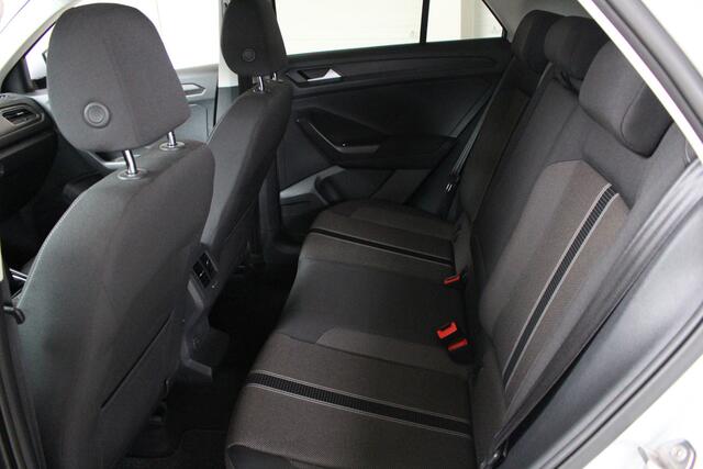 Volkswagen T-Roc 1.5 TSI Style Navigatie | Inklapbare spiegels | Climate Control | Privacy Glass