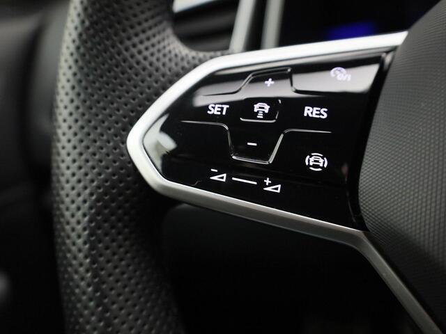 Volkswagen T-Roc 1.5TSI/150PK R-Line DSG · Navigatie · Apple/Android Car Play · Camera + Parkeersensoren