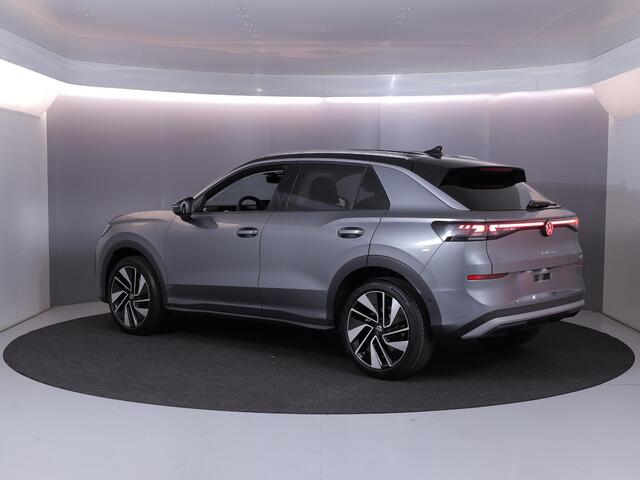 Volkswagen T-Roc Style First Edition 1.5 eTSI 85 kW / 116 PK SUV 7 | Assistance Pakket | Trekhaak | Elek. achterklep | Velgen 'Vancouver', 19 inch lichtmetaal | Zwart dak