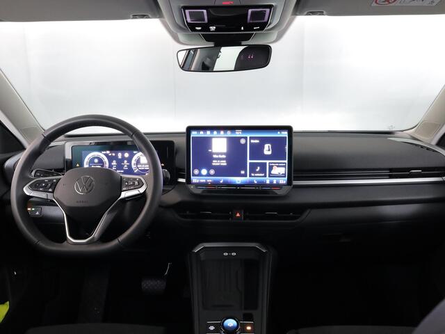 Volkswagen T-Roc Style First Edition 1.5 eTSI 85 kW / 116 PK SUV 7 | Assistance Pakket | Trekhaak | Elek. achterklep | Velgen 'Vancouver', 19 inch lichtmetaal | Zwart dak