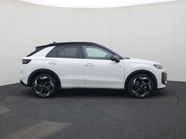 Volkswagen T-Roc 1.5eTSI/150PK R-Line First Edition Black Style DSG · 360°Camera · Apple/Android Car Play · Head-up Display · Garantie t/m 09-11-2027