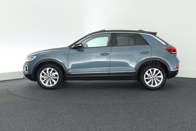 Volkswagen T-Roc 1.5 TSI 150pk DSG Style Trekhaak Camera Stoelverwarming Virtual Cockpit Navigatie