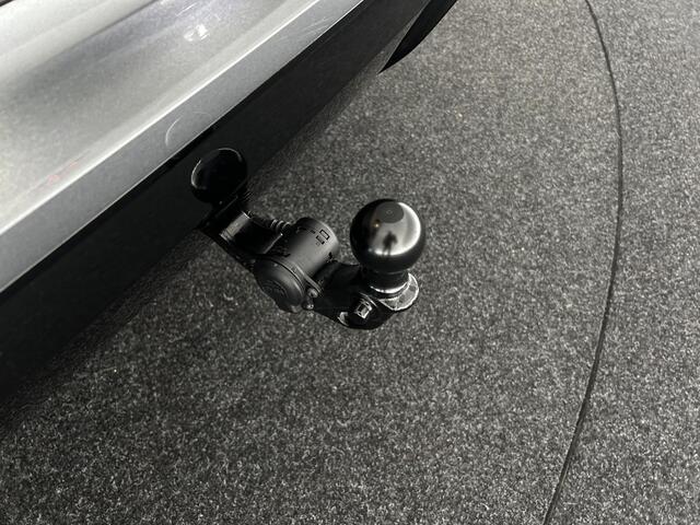 Volkswagen T-Roc 1.5 eTsi 150pk DSG R-Line First Edition Trekhaak 360Camera Head-Up harman/kardon Stoelverwarming Virtual Cockpit Panoramadak