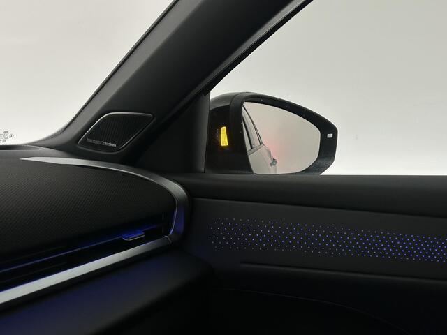 Volkswagen T-Roc 1.5 eTsi 150pk DSG R-Line First Edition Trekhaak 360Camera Head-Up harman/kardon Stoelverwarming Virtual Cockpit Panoramadak