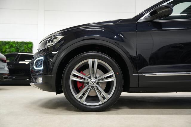 Volkswagen T-Roc 2.0 TSI 190PK 4Motion Sport DSG * Pano - Virtual - Trekhaak - Beats - Leder - ACC - Blind Spot *