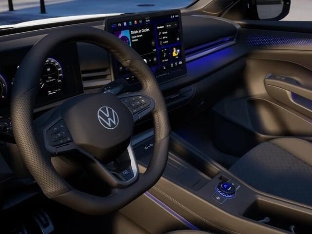 Volkswagen T-Roc R-Line First Edition 1.5 eTSI 150 PK 7 versn. DSG · Black Style Pakket · Achterklep met sensorgestuurde opening en vertraagde elektrische sluitfunctie, met afstandsontgrendeling ·