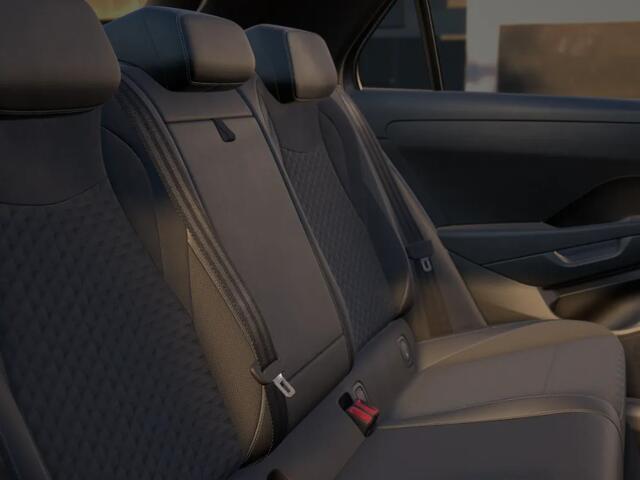 Volkswagen T-Roc R-Line First Edition 1.5 eTSI 150 PK 7 versn. DSG · Achteruitrijcamera · Draadloze telefoonlader · Black Style Pakket · Electrische Achterklep ·