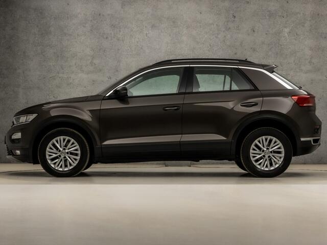 Volkswagen T-Roc 1.0 TSI Sport (APPLE CARPLAY, GROOT NAVI, ADAPTIVE CRUISE, PARKEERSENSOREN, SPORTSTOELEN, LANE ASSIST, NIEUWE APK, NIEUWSTAAT)