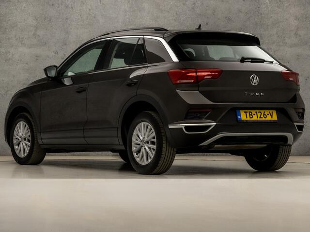 Volkswagen T-Roc 1.0 TSI Sport (APPLE CARPLAY, GROOT NAVI, ADAPTIVE CRUISE, PARKEERSENSOREN, SPORTSTOELEN, LANE ASSIST, NIEUWE APK, NIEUWSTAAT)